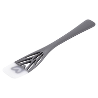 缶底までかき出せる穴あきスプーン