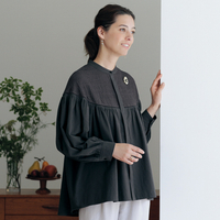 刺しゅう使いゆったりブラウス　チャコールグレー　LL