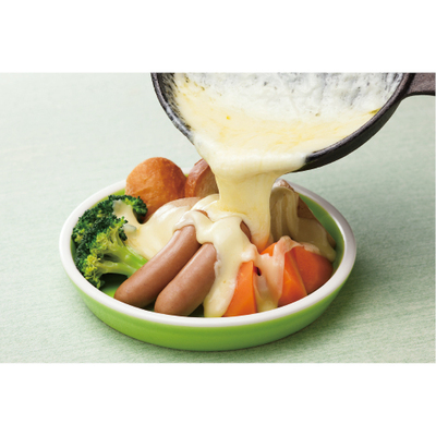 温めたラクレットをかけて