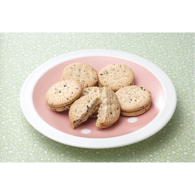 クリームサンド黒ごまビスケット ｜生協の食材宅配 生活クラブの