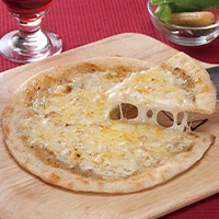 アンチョビときのこのガーリックピッツァ