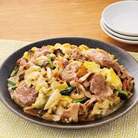 お肉が多め！6種具材のとんこつタレ炒め