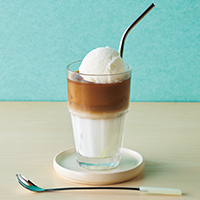 牛乳で飲むエスプレッソコーヒー